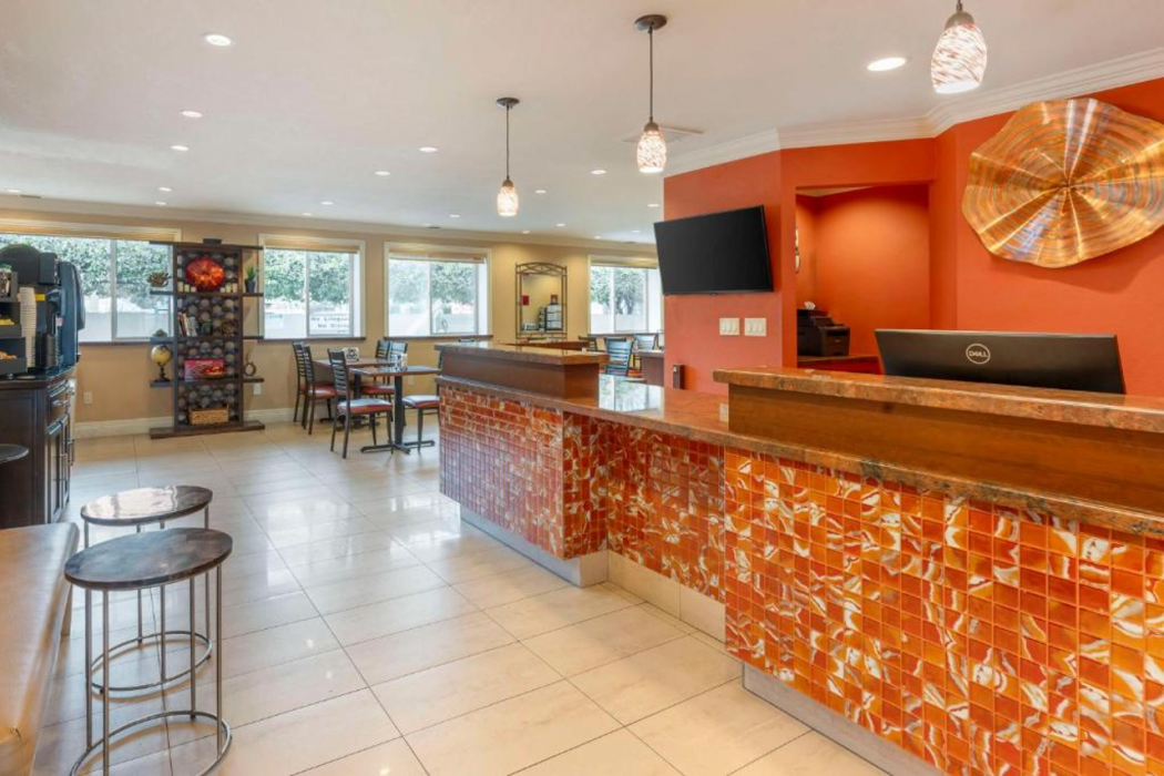 Best Western Plus Airport Plaza 5/36
