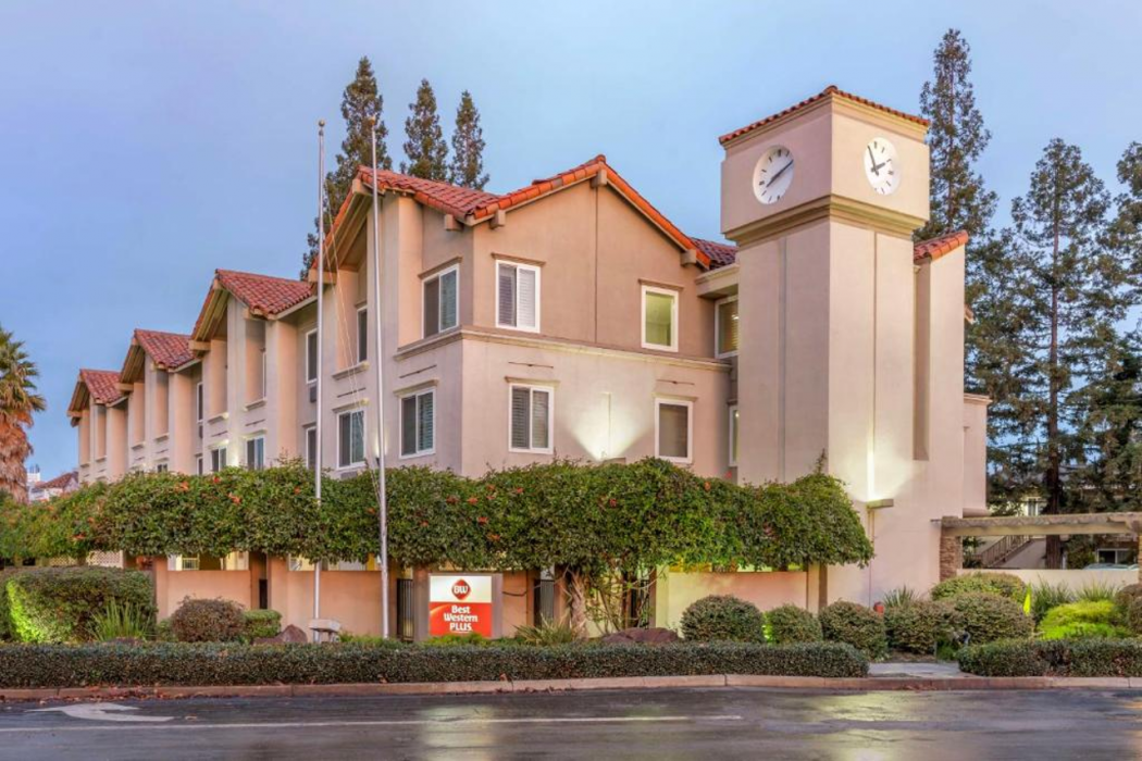 Best Western Plus Airport Plaza 1/36