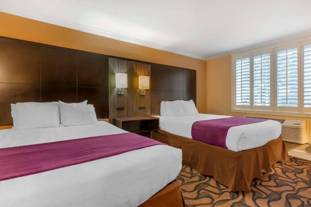 Best Western Plus Airport Plaza 12/36
