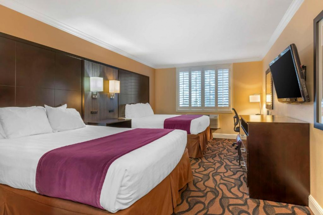 Best Western Plus Airport Plaza 11/36