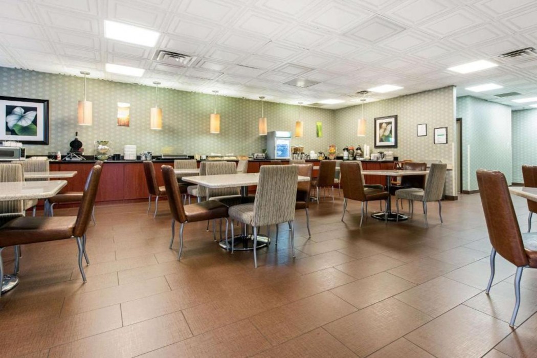 Quality Inn & Suites Charleston - Civic Center 19/28