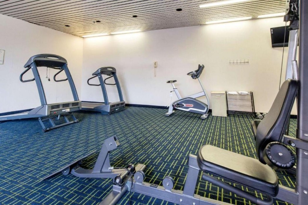 Quality Inn & Suites Charleston - Civic Center 22/28