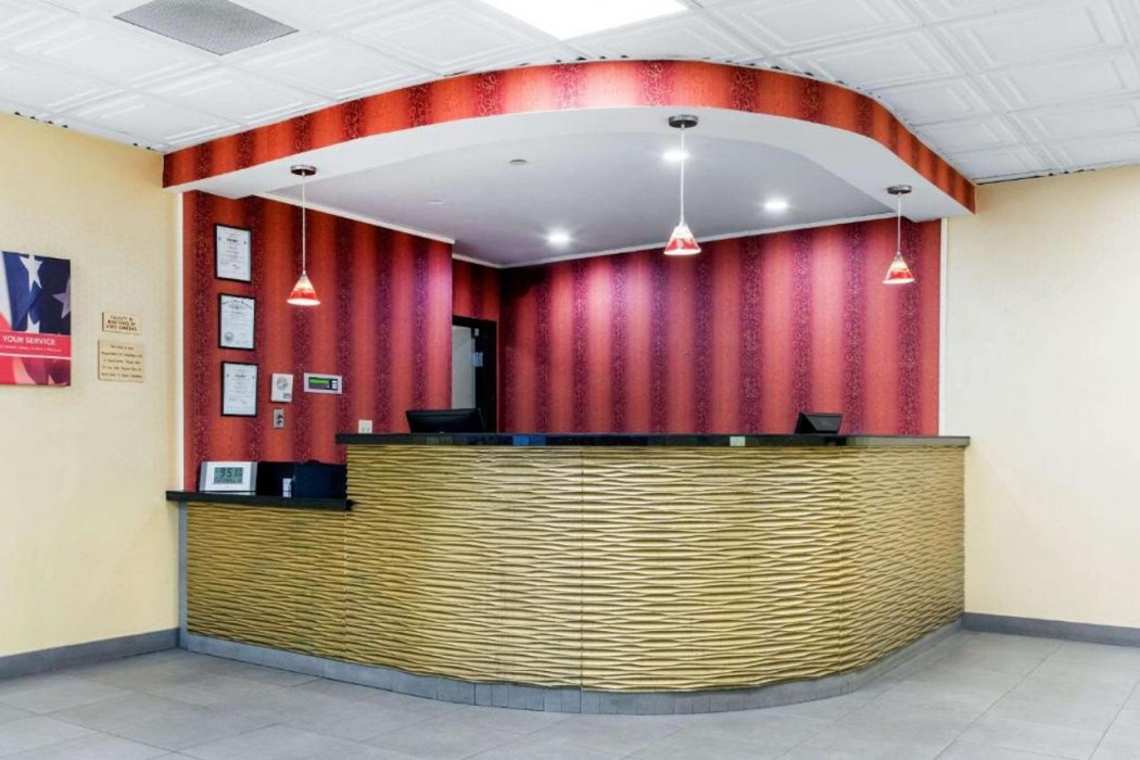 Quality Inn & Suites Charleston - Civic Center 10/28