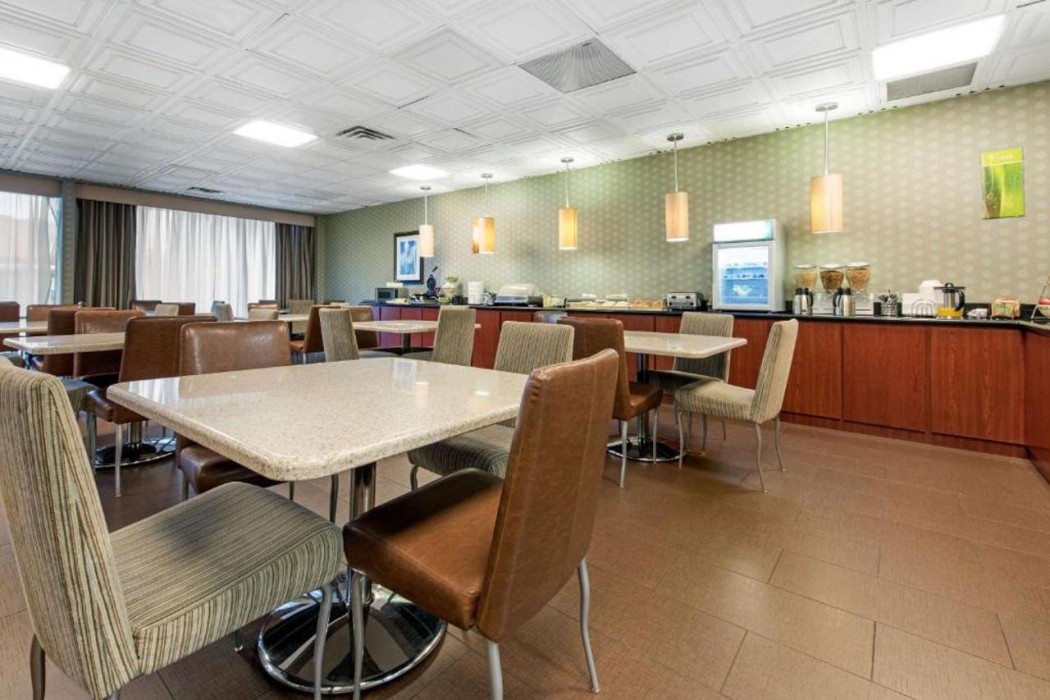 Quality Inn & Suites Charleston - Civic Center 20/28
