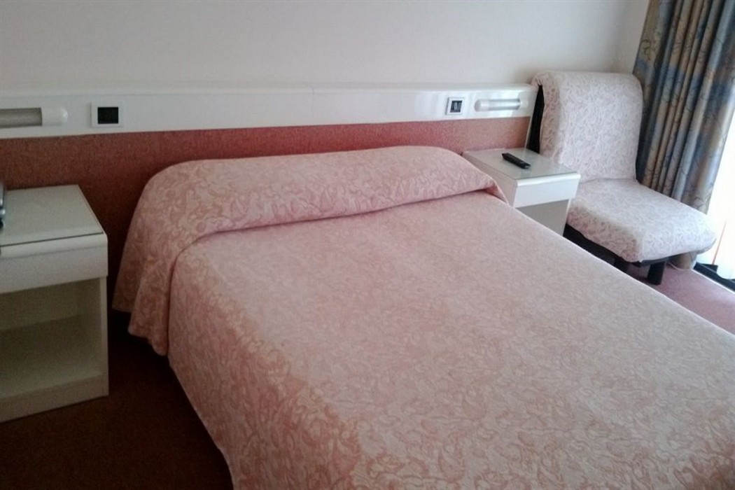 Hotel Desiree 23/67