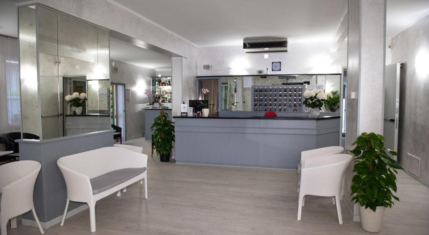 Anny Hotel 7/53