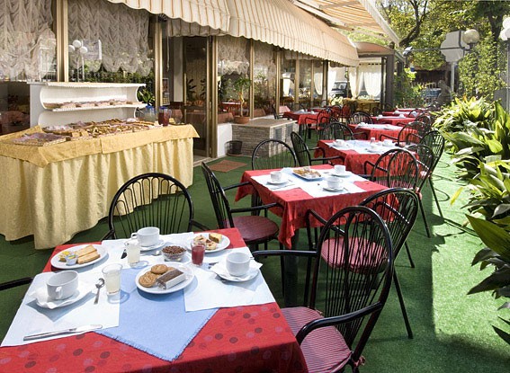 Hotel Alfredo's 8/27