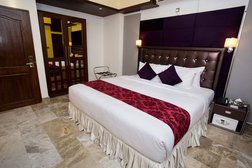 Monsoon Inn 13/29
