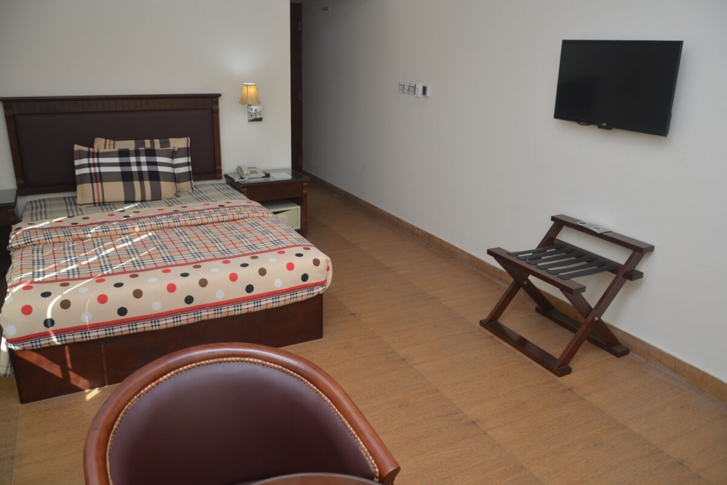 La Rose Hotel 8/54
