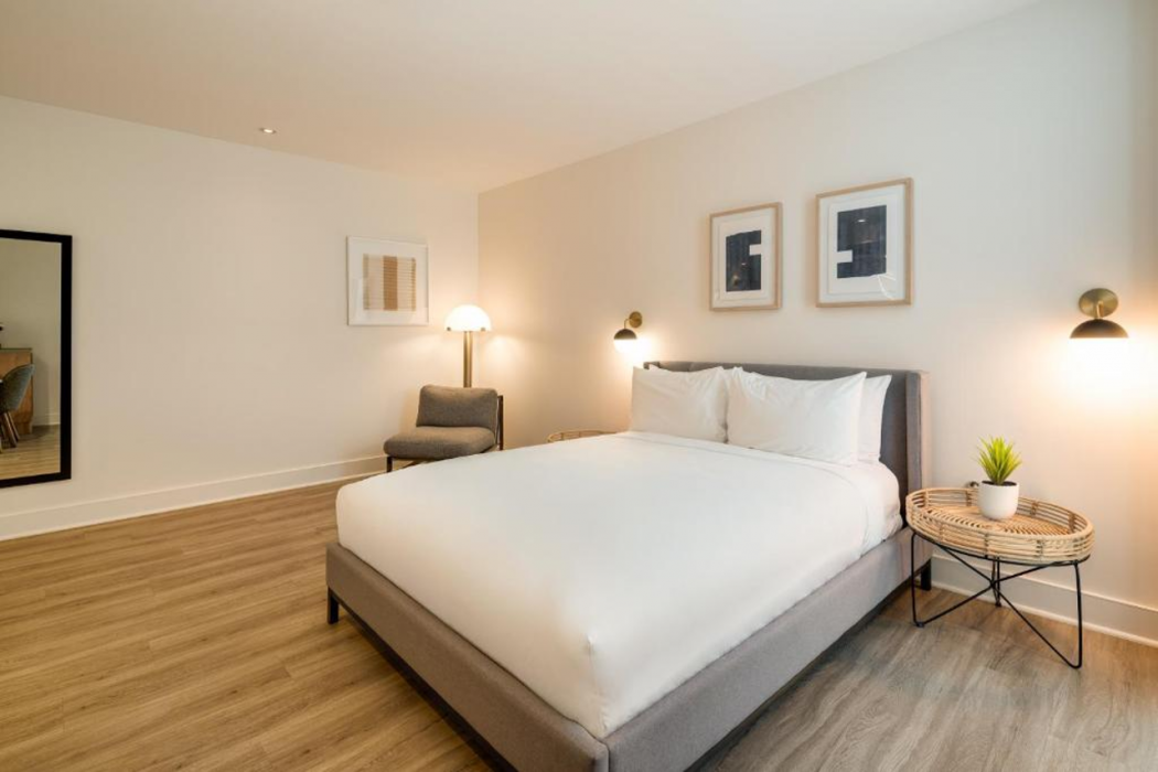 Kenmore Village Hotel, South Beach 10/43
