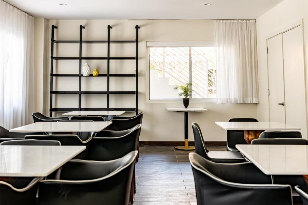 Kenmore Village Hotel, South Beach 16/43