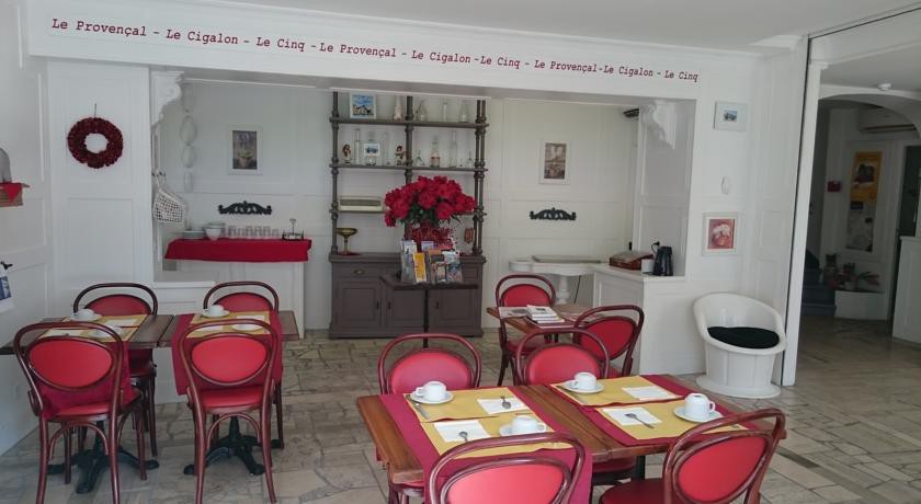 P'TIT DEJ-HOTEL MARTIGUES LE 5 15/57