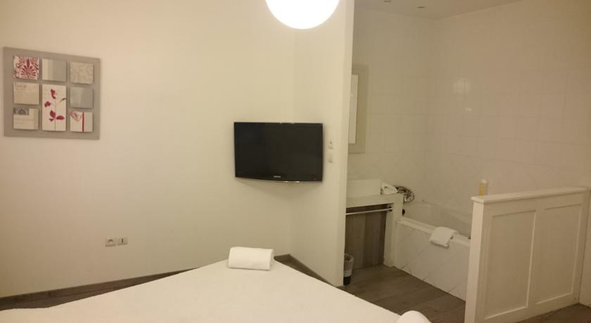 P'TIT DEJ-HOTEL MARTIGUES LE 5 5/57