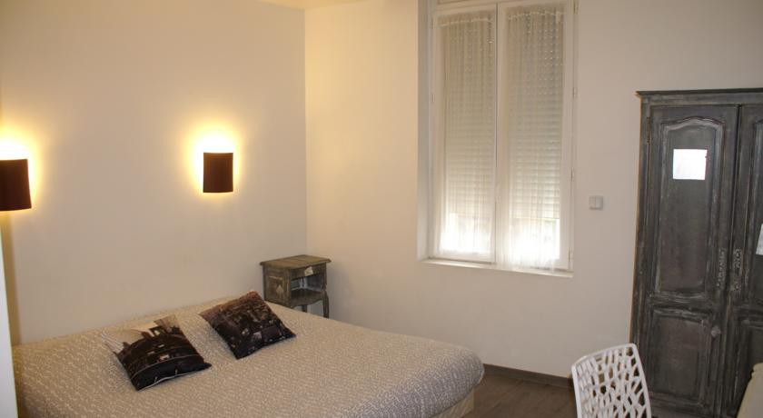 P'TIT DEJ-HOTEL MARTIGUES LE 5 14/57