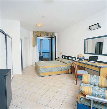 HOTEL PARCO DEI PRINCIPI 15/56