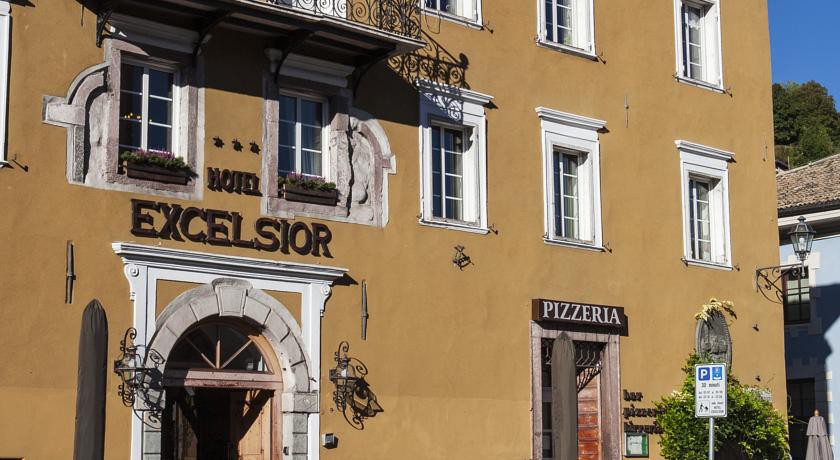 ROMANTIC HOTEL EXCELSIOR 3/45