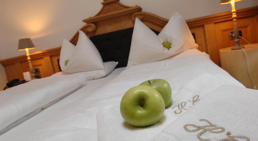 ROMANTIC HOTEL EXCELSIOR 11/45
