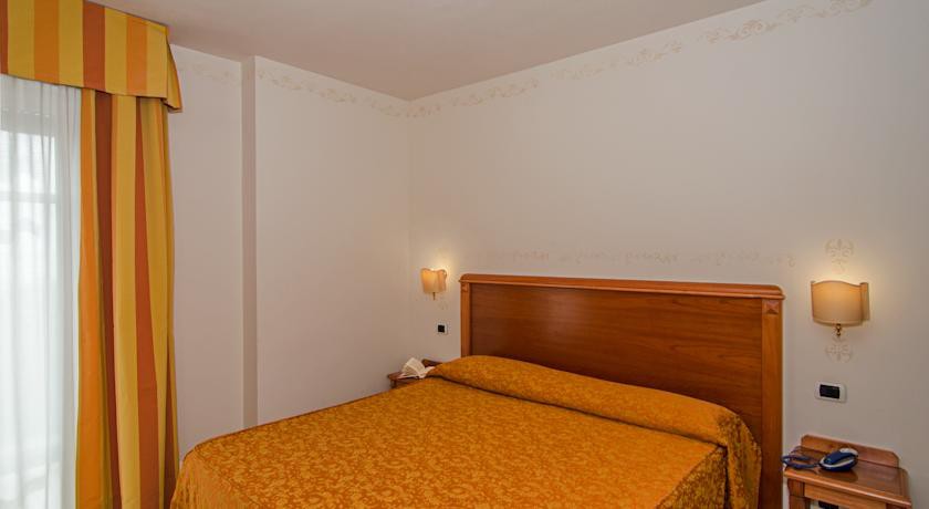 HOTEL VILLA OMBROSA 13/52