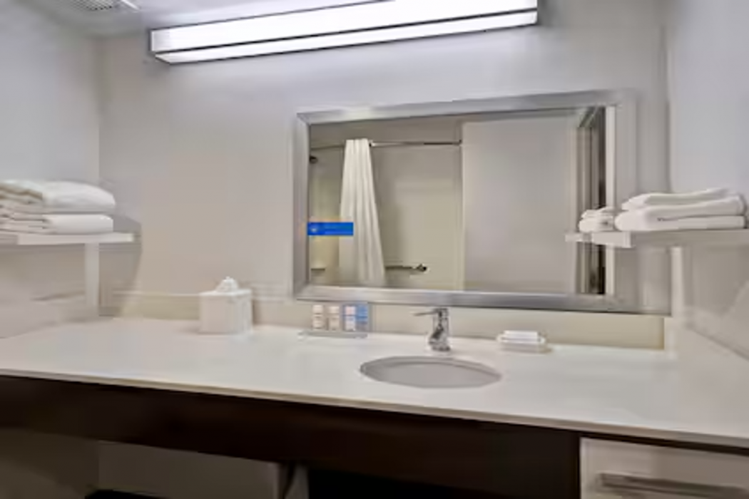 Hampton Inn NY-JFK 11/48