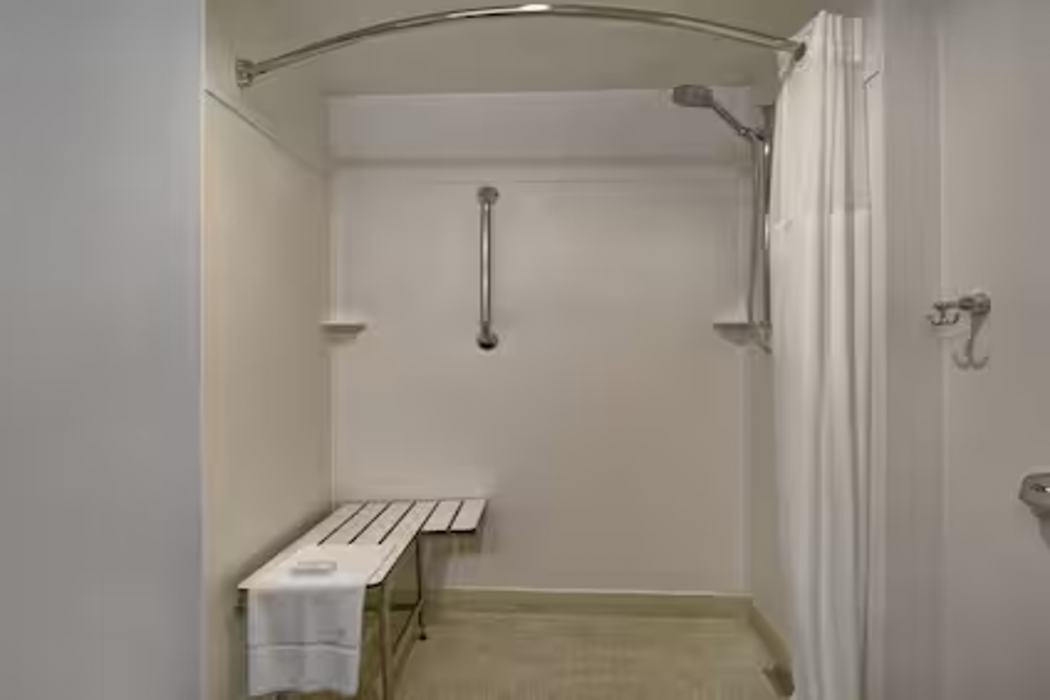 Hampton Inn NY-JFK 12/48