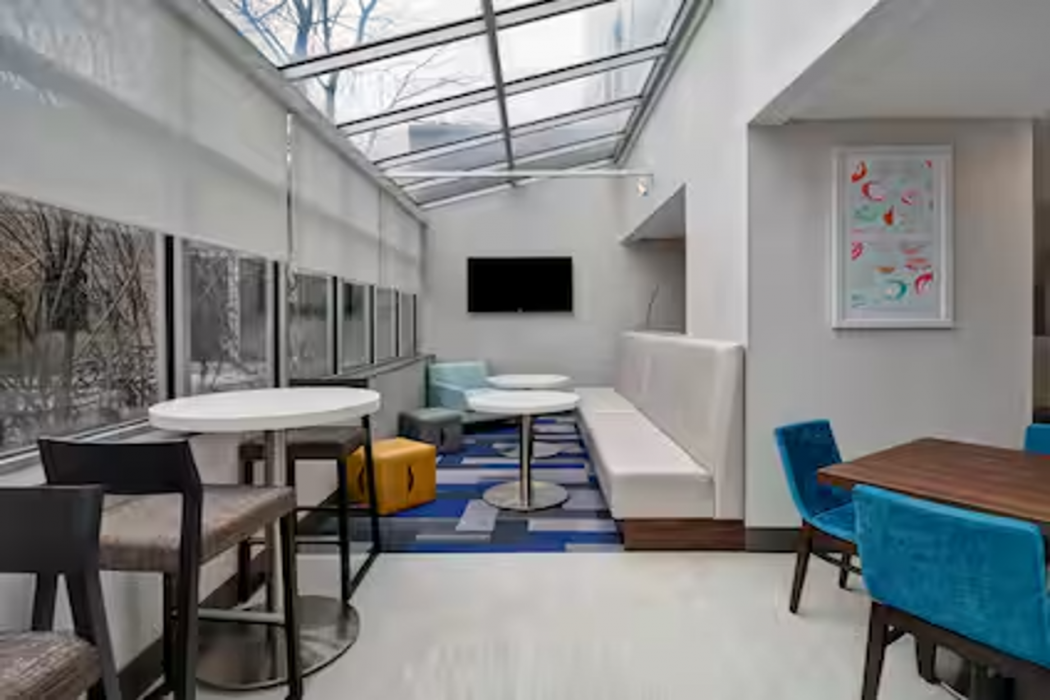 Hampton Inn NY-JFK 17/48