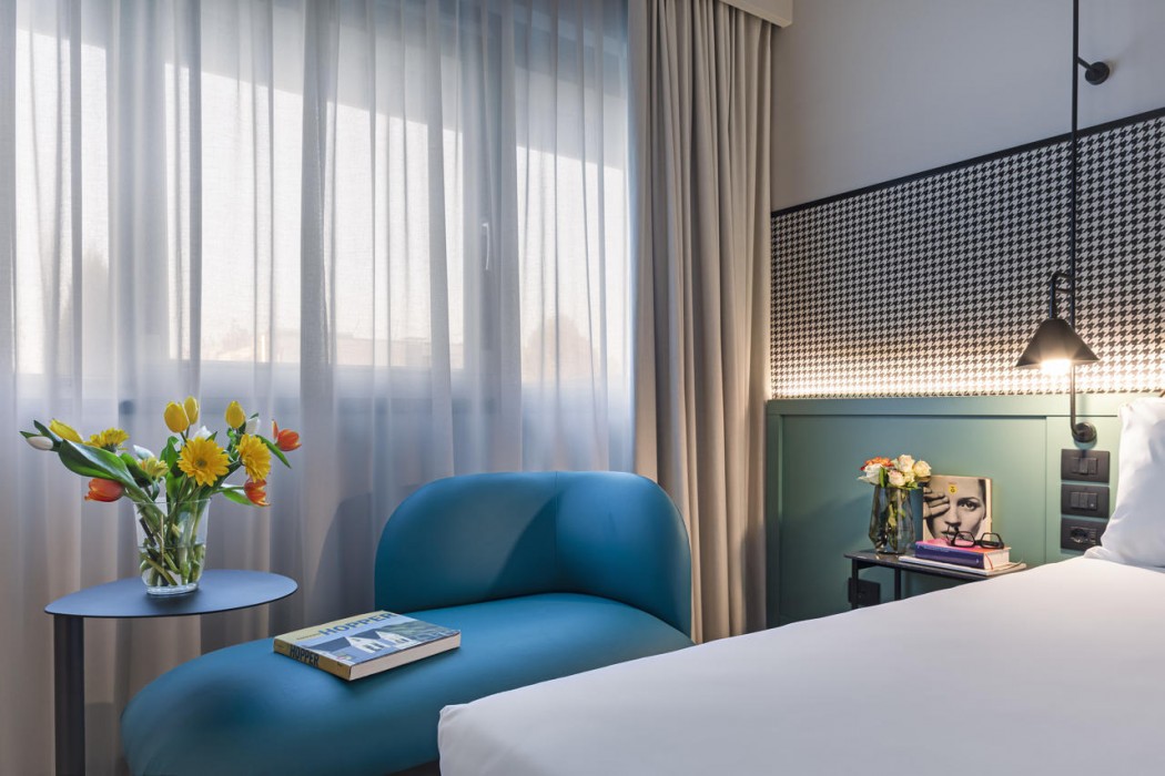 Living Place Hotel 64/105