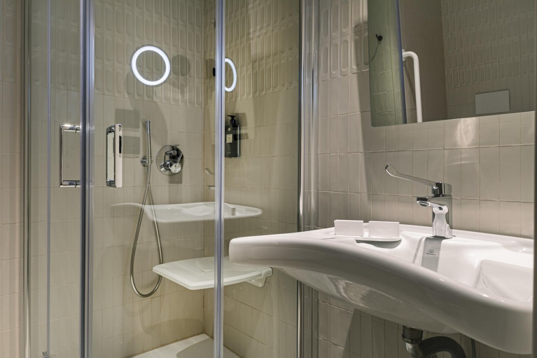 Living Place Hotel 65/105