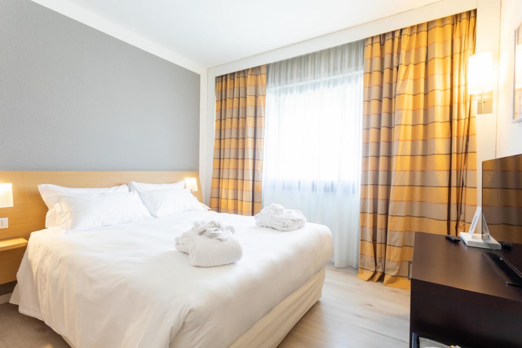 Living Place Hotel 49/105
