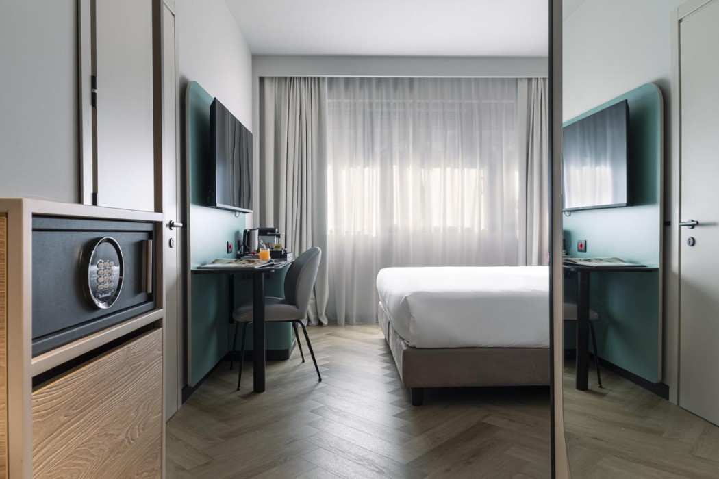 Living Place Hotel 14/105