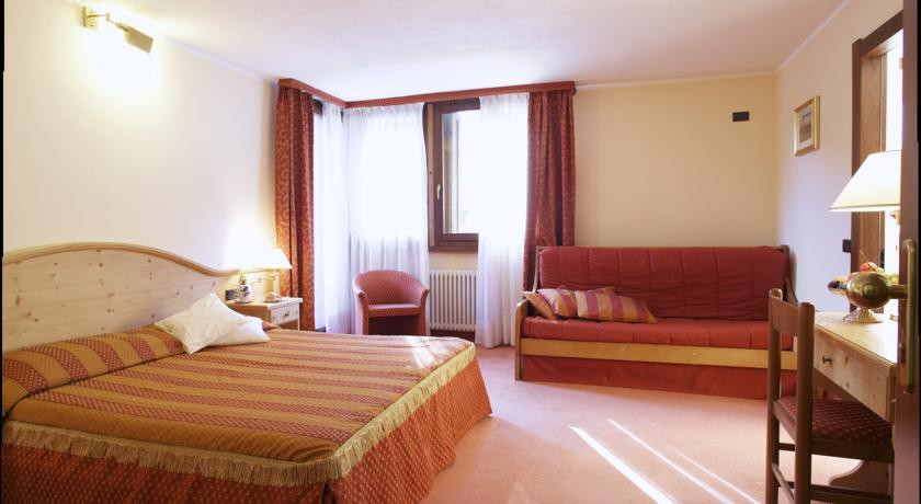 HOTEL CAMINETTO 21/67