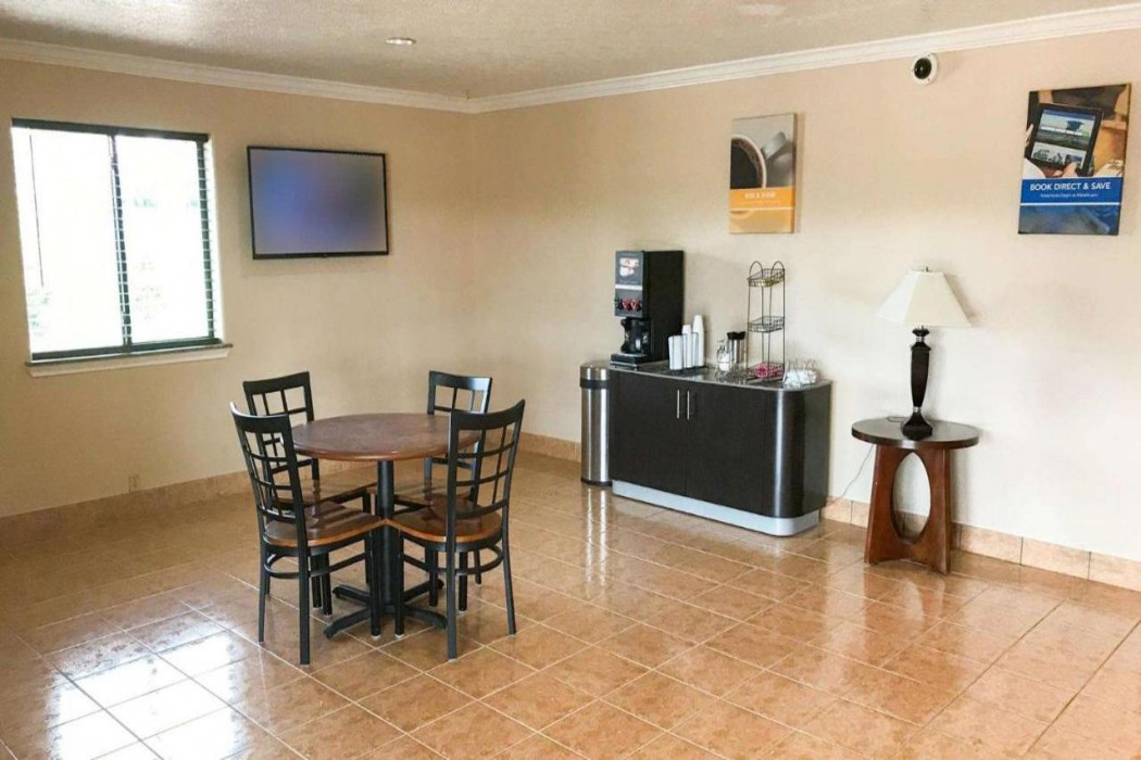 Motel6 Alvin, TX 27/52