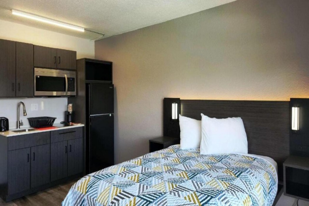 Motel6 Alvin, TX 7/52