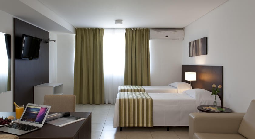 Happy Hotel Manaira 5/8