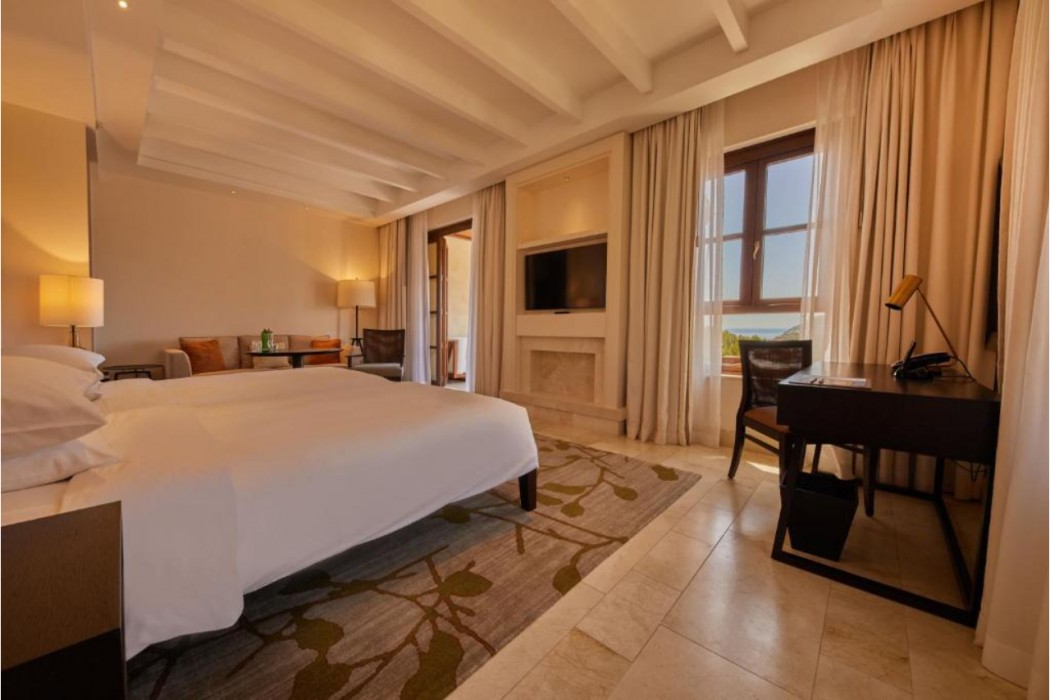Cap Vermell Grand Hotel 10/25