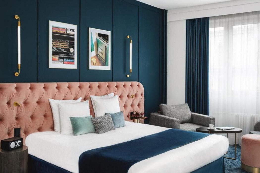 Pley Hotel 17/70