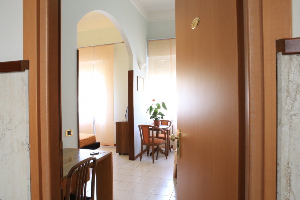 Hotel Calabresi 14/48