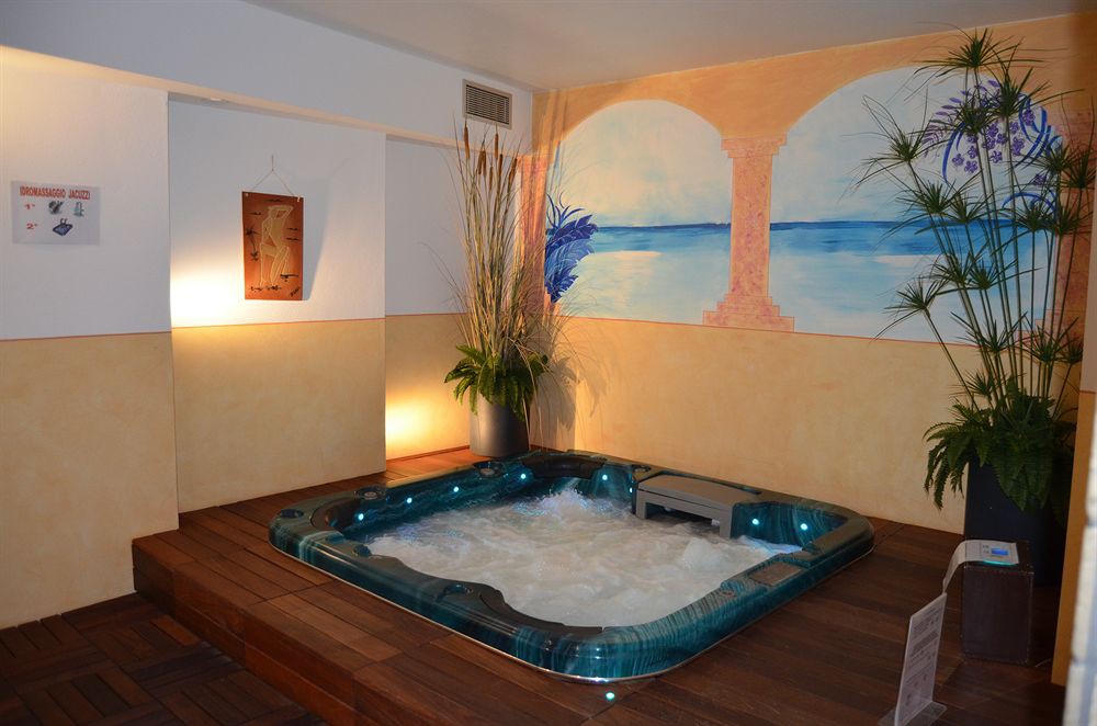 HOTEL LADINA 30/56