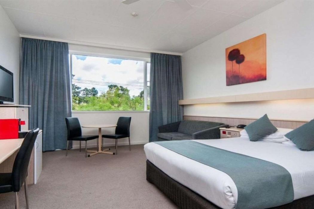 Comfort Inn Regal Park 14/25