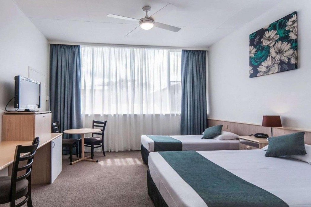 Comfort Inn Regal Park 16/25