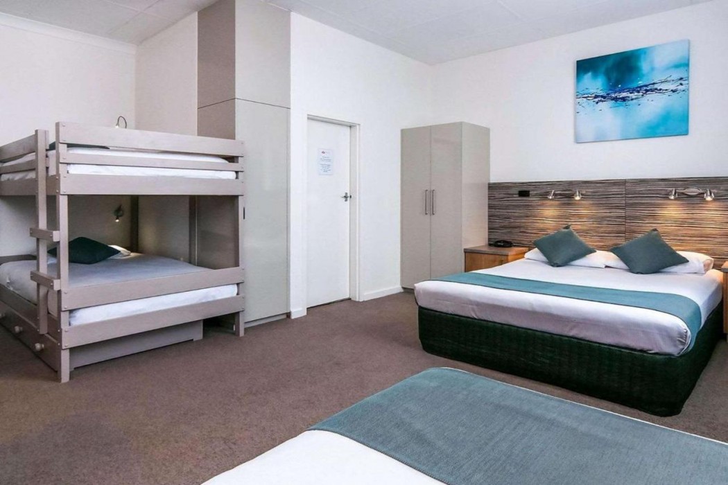 Comfort Inn Regal Park 15/25