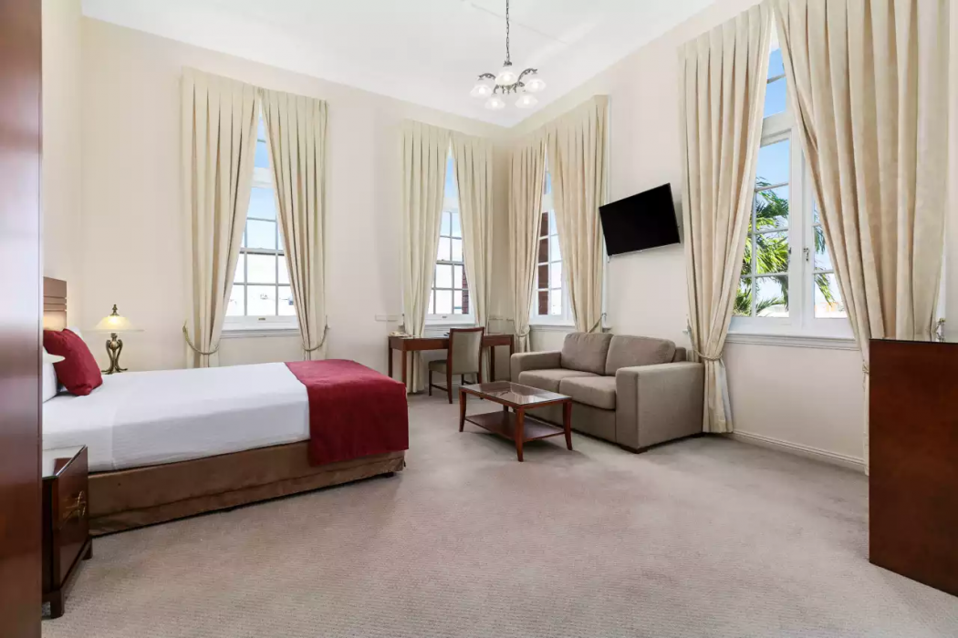 Quality Hotel Regent Rockhampton 11/25