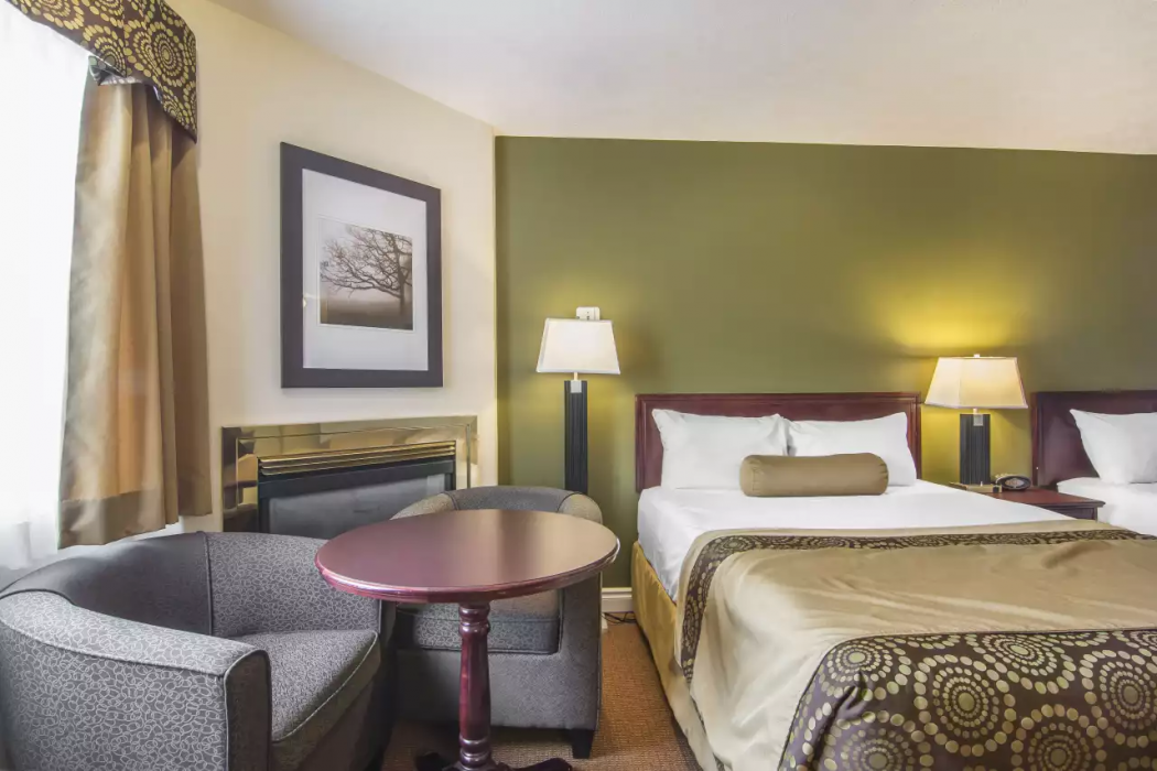 Econo Lodge Inn & Suites High Level, AB 12/29