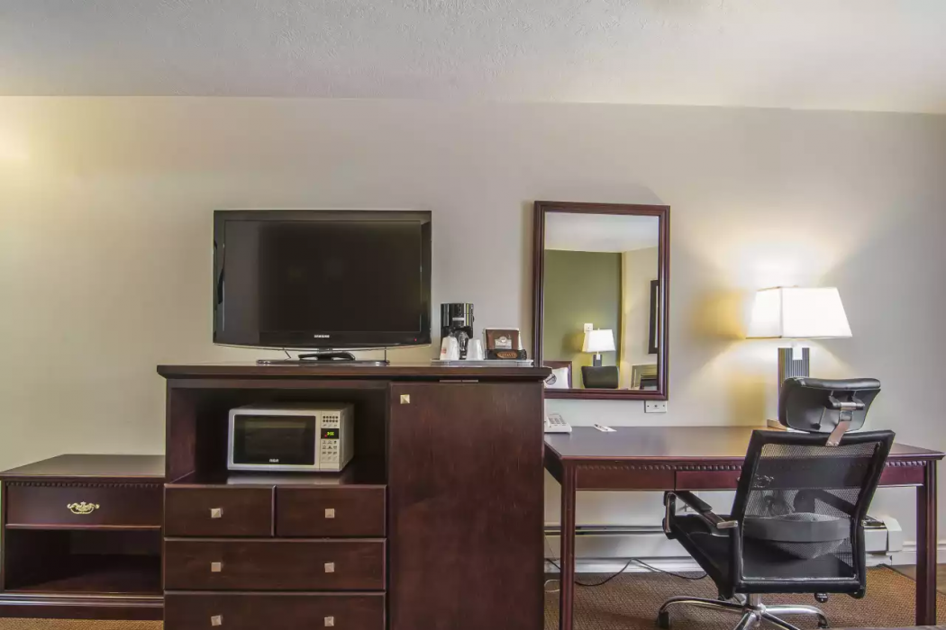 Econo Lodge Inn & Suites High Level, AB 14/29