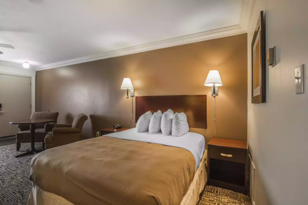 Quality Inn & Suites High Level, AB 9/16