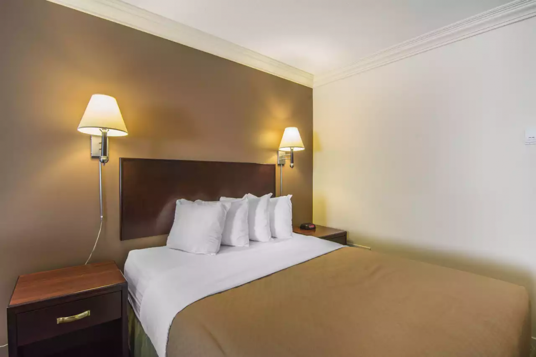 Quality Inn & Suites High Level, AB 6/16
