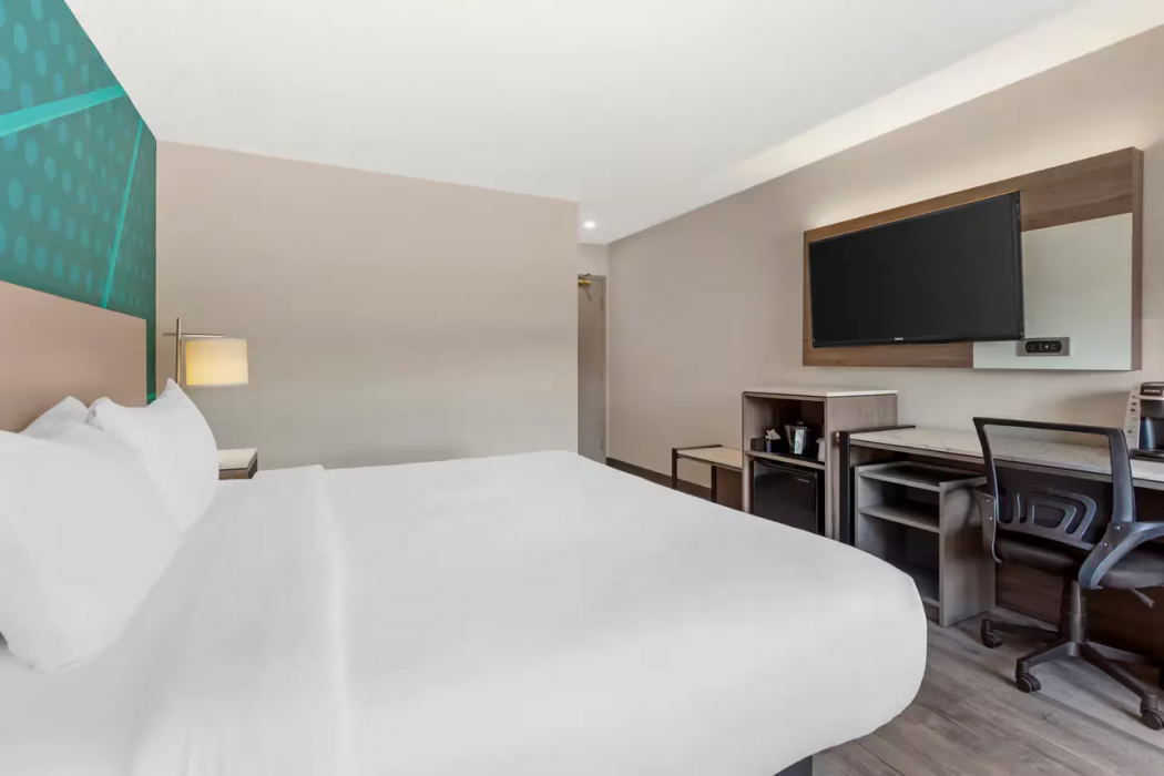 Comfort Inn Bracebridge, ON 7/24