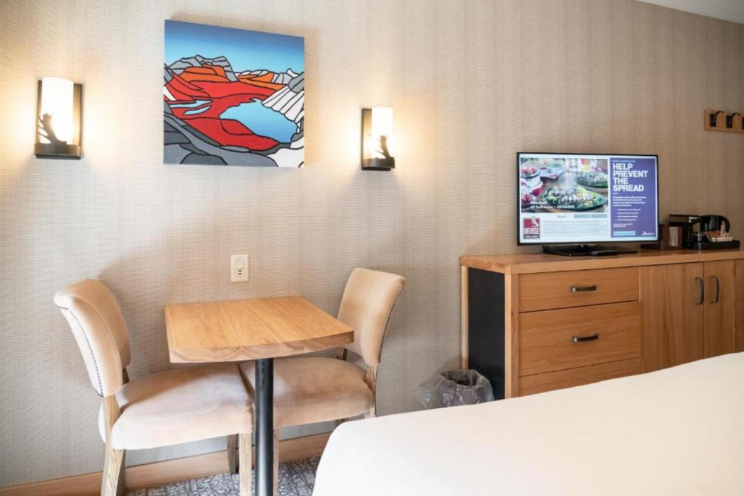 Moose Hotel And Suites 14/66