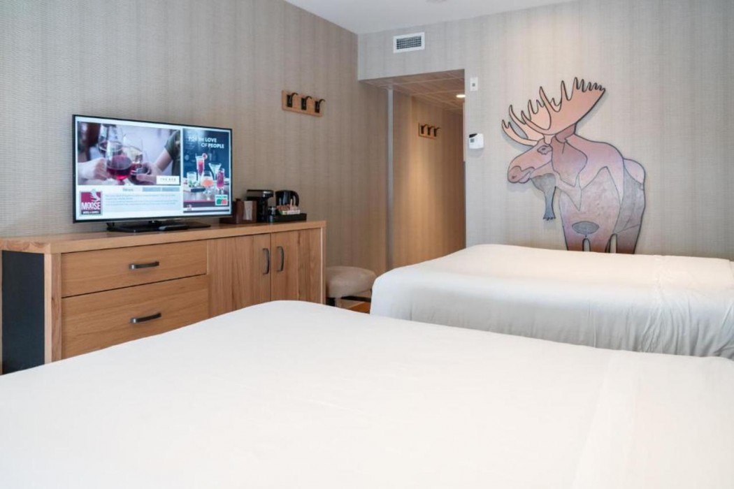 Moose Hotel And Suites 18/66