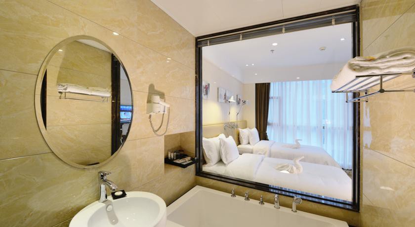 XIAMEN DISCOVERY HOTEL 10/25