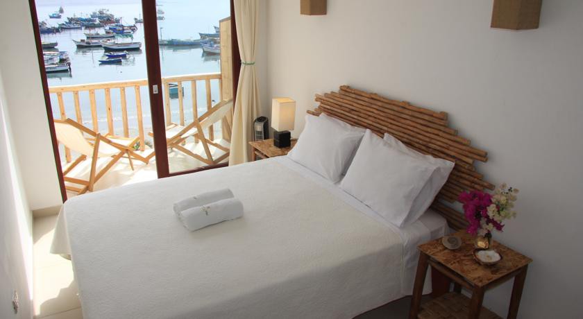 BAMBOO LODGE PARACAS 8/52